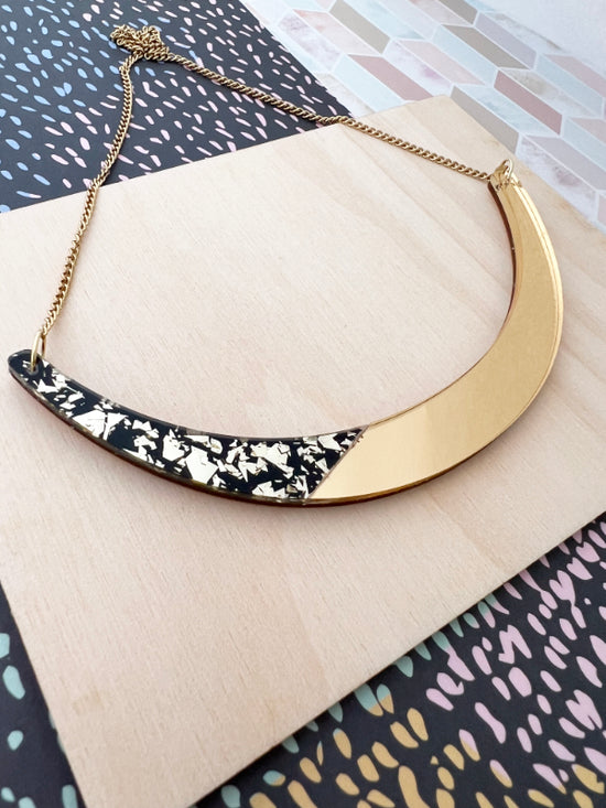 Load image into Gallery viewer, Black and Gold Glitzy Necklace
