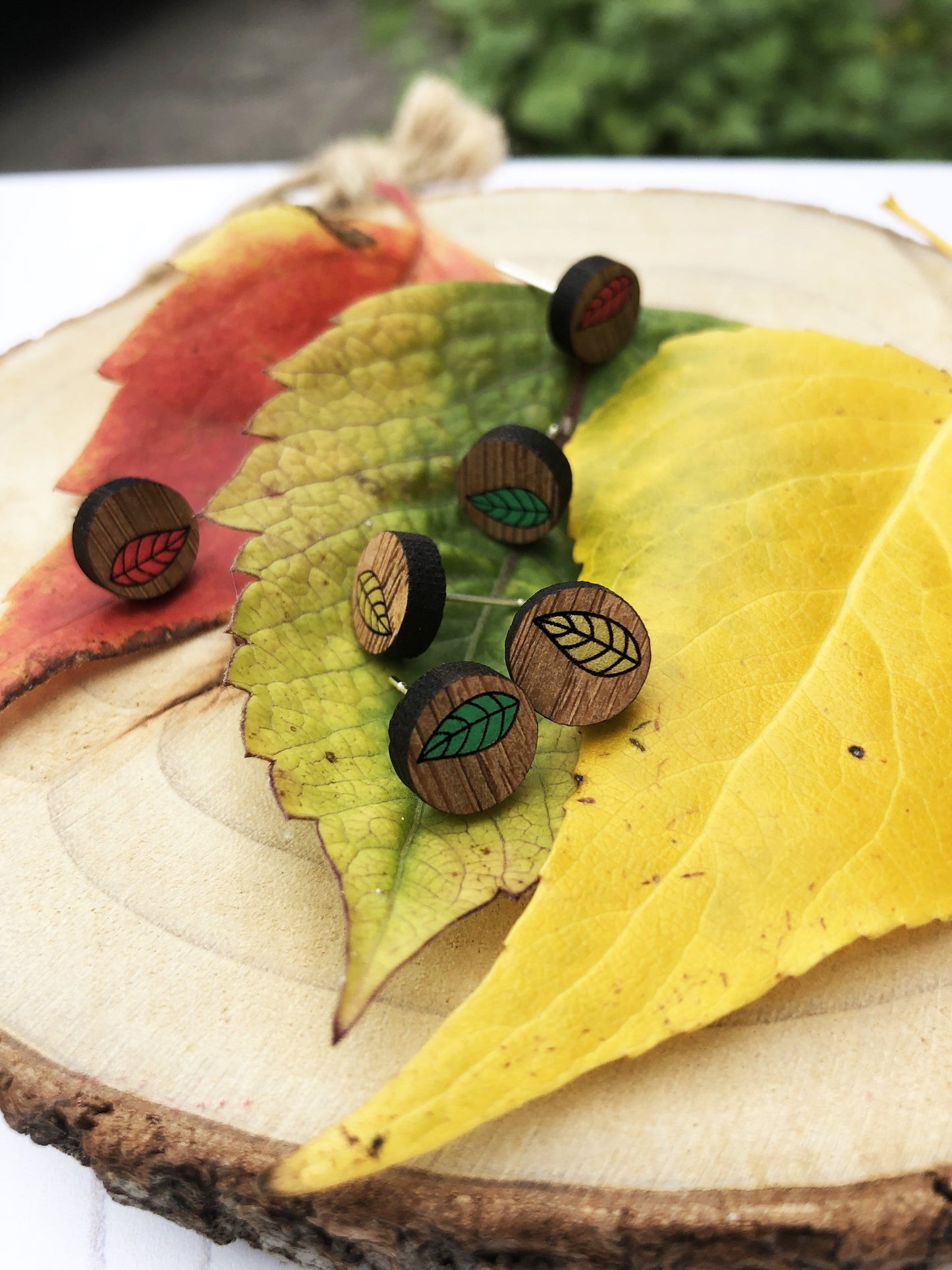 Load image into Gallery viewer, Wooden Leaf Stud Earring hand painted in various colours

